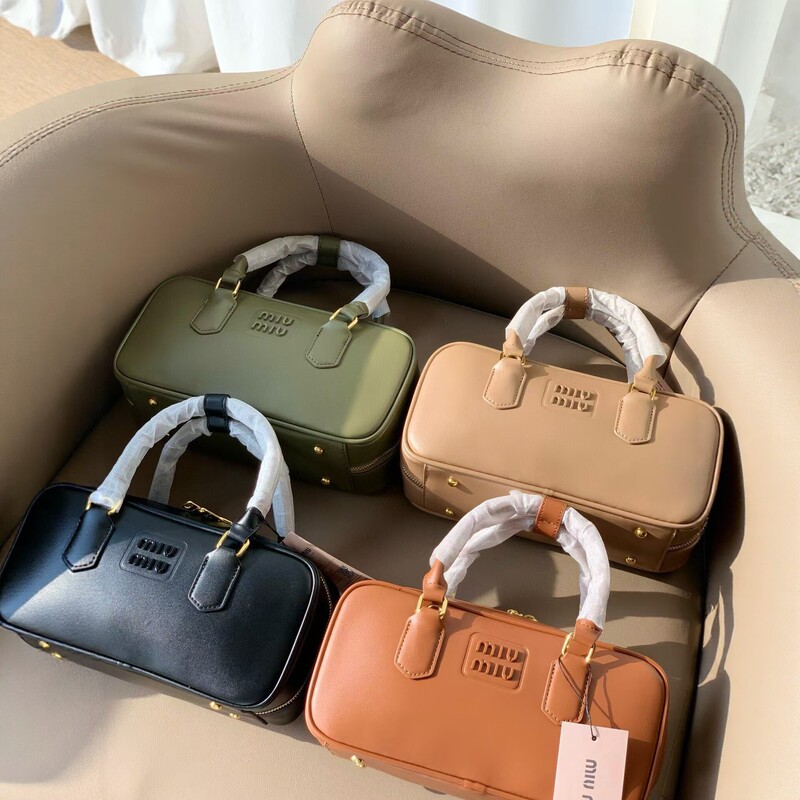 Miun Miu's Retro Bowling Horizontal Pillow Bag Cowhide Autumn and Winter New Retro Hand-Held Pillow Bag Women's Bag