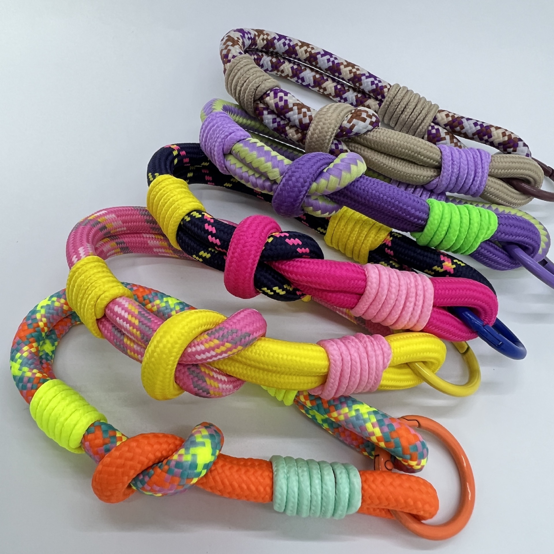 Gran anillo grueso ajustable cuerdas de muñeca empalme de caso de teléfono móvil japonés y coreano corto hardware rotativo hoja de metal resistente a caídas