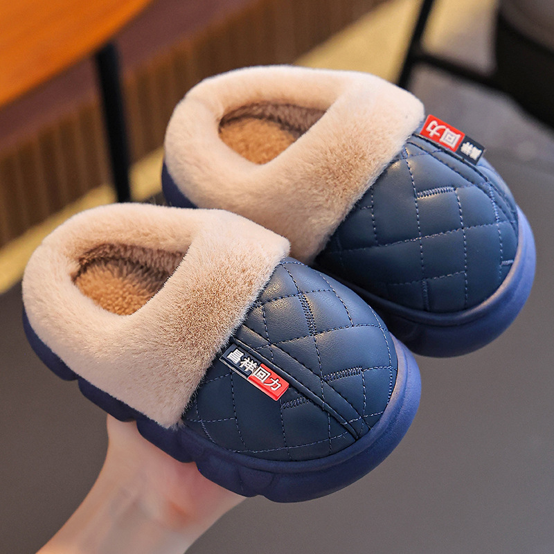 Otoño y invierno zapatillas de algodón para niños, niños y niñas, calentamiento de lana PU impermeable en el hogar para niños mayores, zapatos de talón de algodón