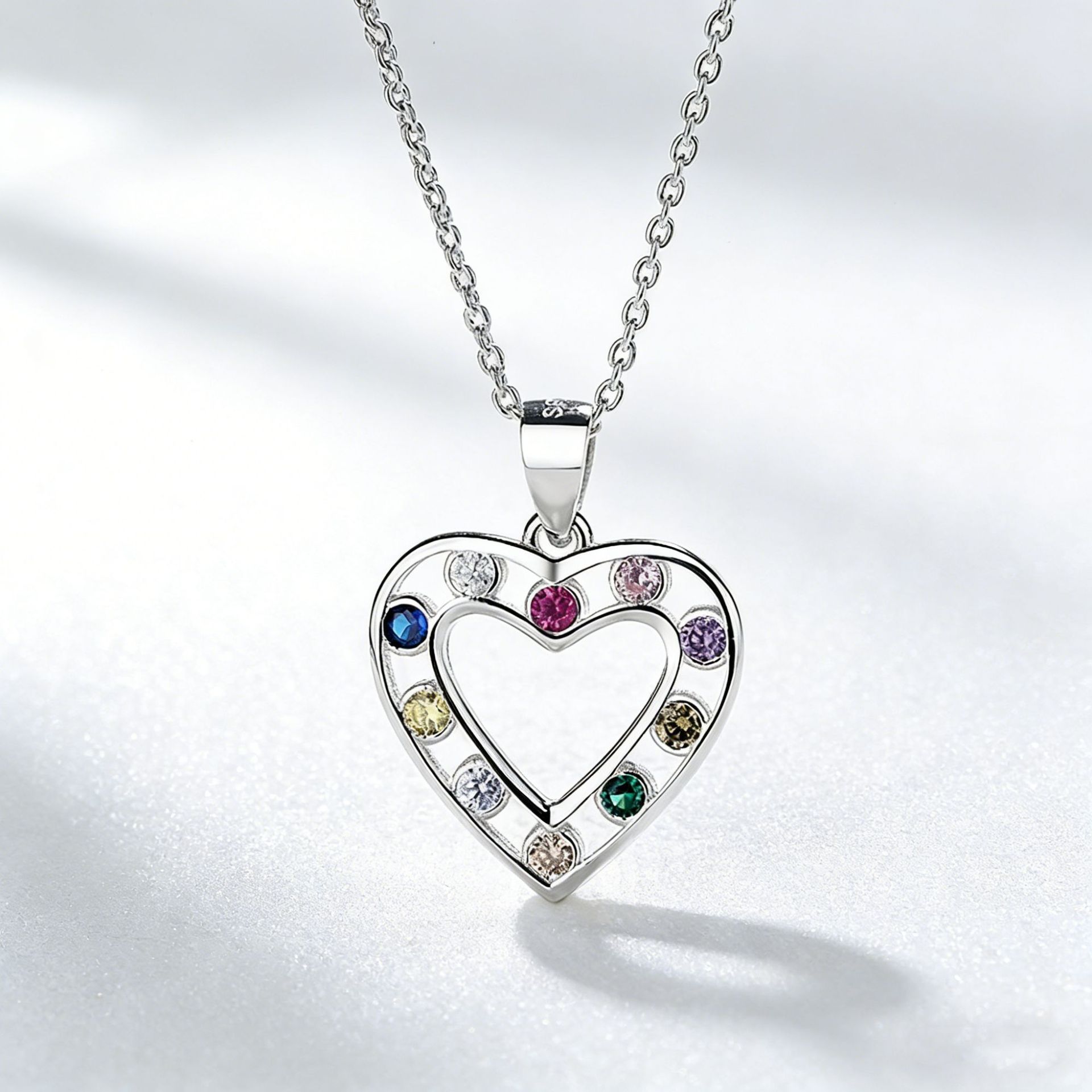 Collar de amor de plata transfronteriza 925 plata esterlina moda femenina simple alta sensación de color incrustado colgante de zircon cadena clavícula