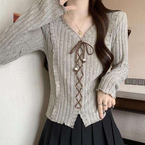 Women's Autumn Niche Design Long-Sleeve V-Neck T-Shirt with Retro American Style, Perfect for Layering—Trendy & Slim-Fit Base Top