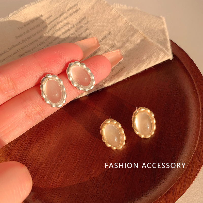 Matte retro elegant geometric earrings