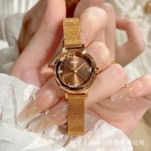 �����r���ֵŮʿ�ֱ��p��С�����|Ů�����s�r��Ů���ˮʯӢ��