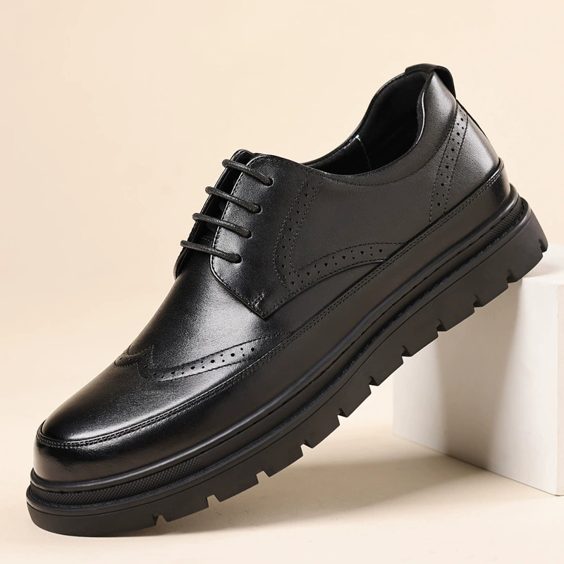 Новые мужские кожаные туфли для бизнеса, повседневные лоферы из натуральной кожи с мягкой подошвой, износостойкие броги из коровьей кожи, увеличивающие рост.