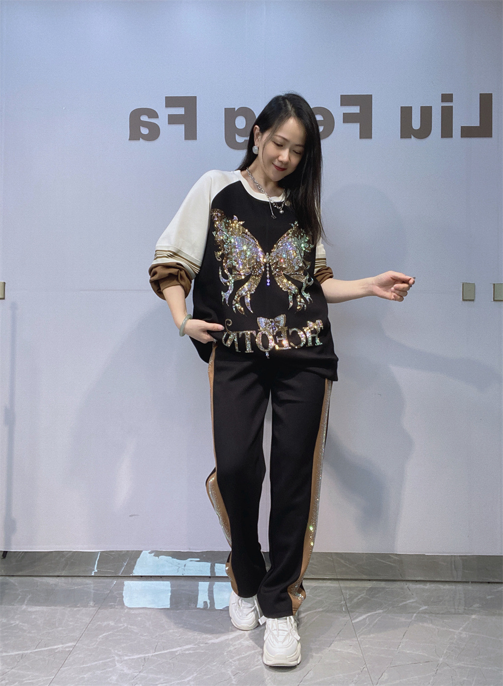 Otoño y invierno nuevo estilo americano de estilo callejero juego de colores de estilo de mujer de tamaño grande cuello redondo pantalones de manga larga dos piezas para mujeres