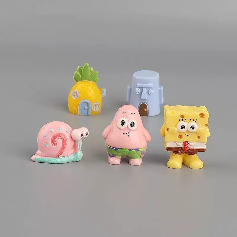 Creative and cute SpongeBob SquarePants figurines, car ornaments, decorative accessories, and small desk decorations for your car