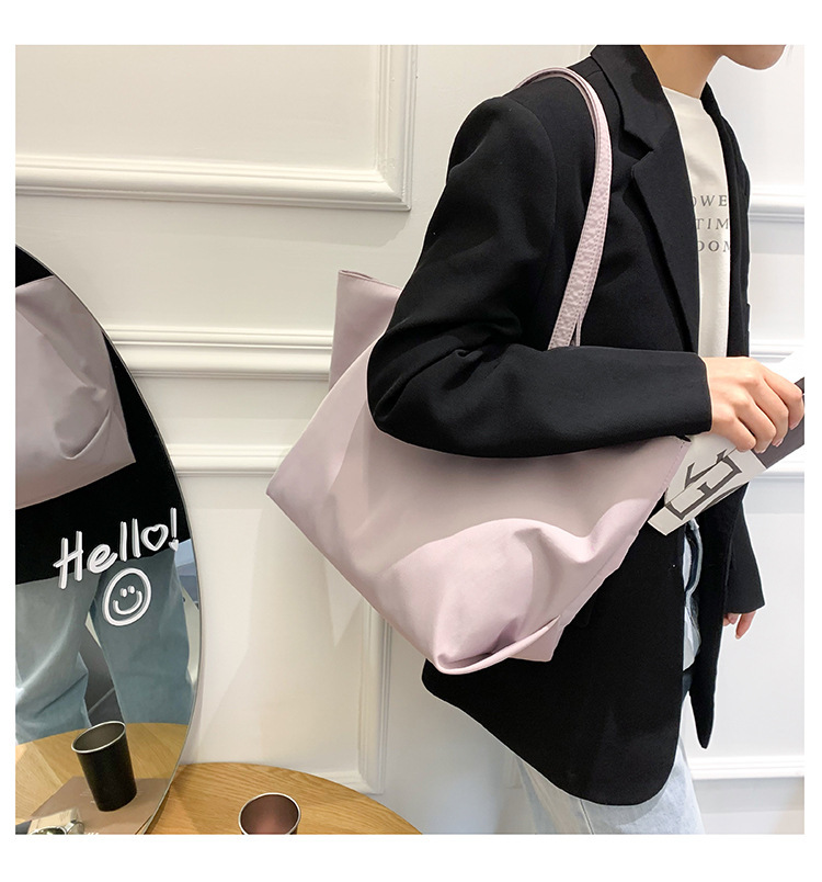 Women's Medium Nylon Solid Color Streetwear Square Zipper Underarm Bag display picture 3