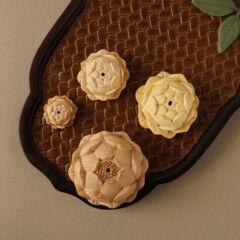 メーカー卸売りの大中小サイズのポプラの蓮の花の5階の花の立体の彫刻の車は鍵を掛けて文を掛けて装飾品を遊びます。