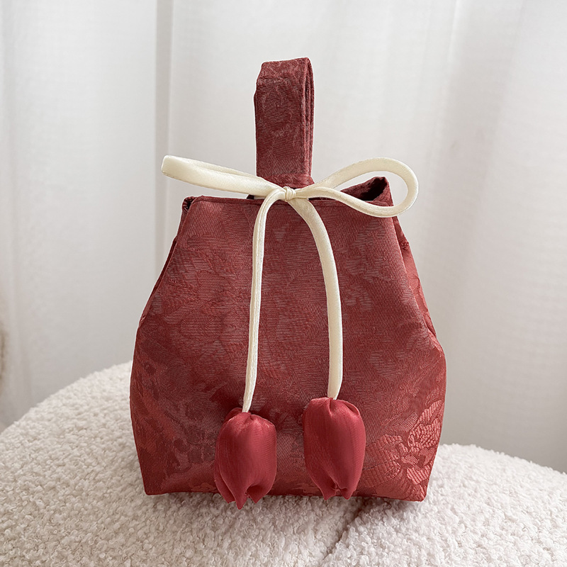 結婚祝いのお土産手提げ袋チューリップがきらきらしています。|undefined