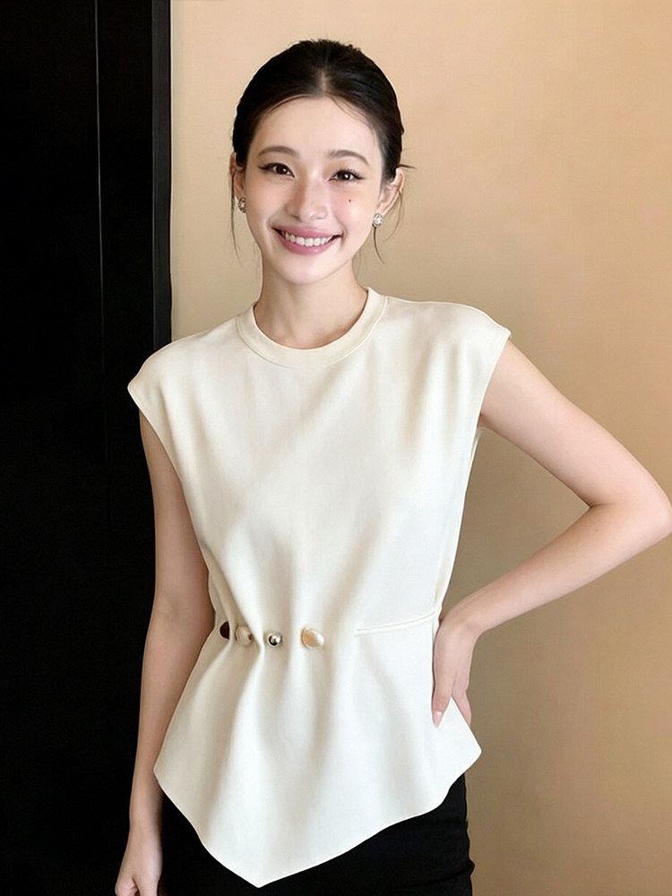 Áo thun nữ tay lửng bất đối xứng phong cách Pháp, thiết kế eo ôm tôn dáng — màu trắng