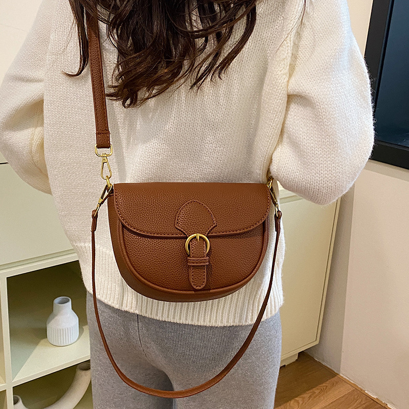Women's Medium Pu Leather Solid Color Vintage Style Classic Style Sewing Thread Oval Magnetic Buckle Shoulder Bag display picture 18