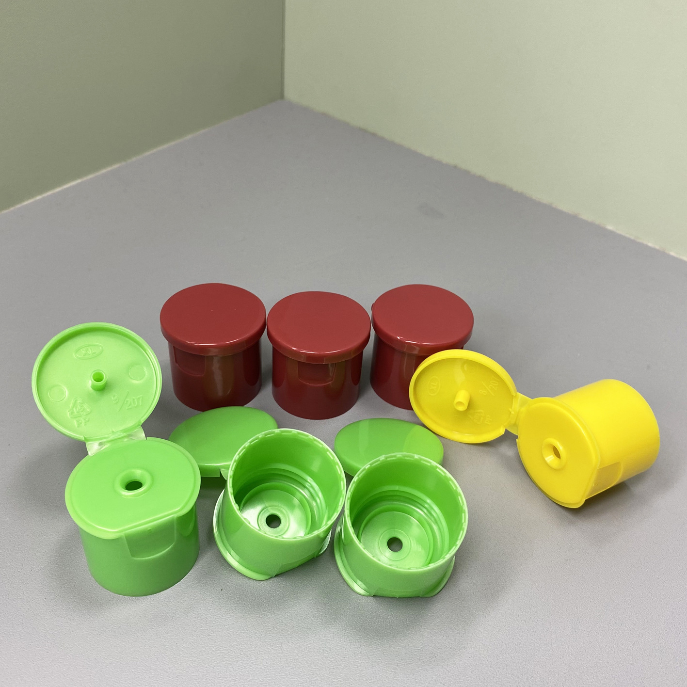 Fábrica al por mayor 24 dientes planos, cubierta de champú de baño, material PP, volumen de tapa grande, excelente
