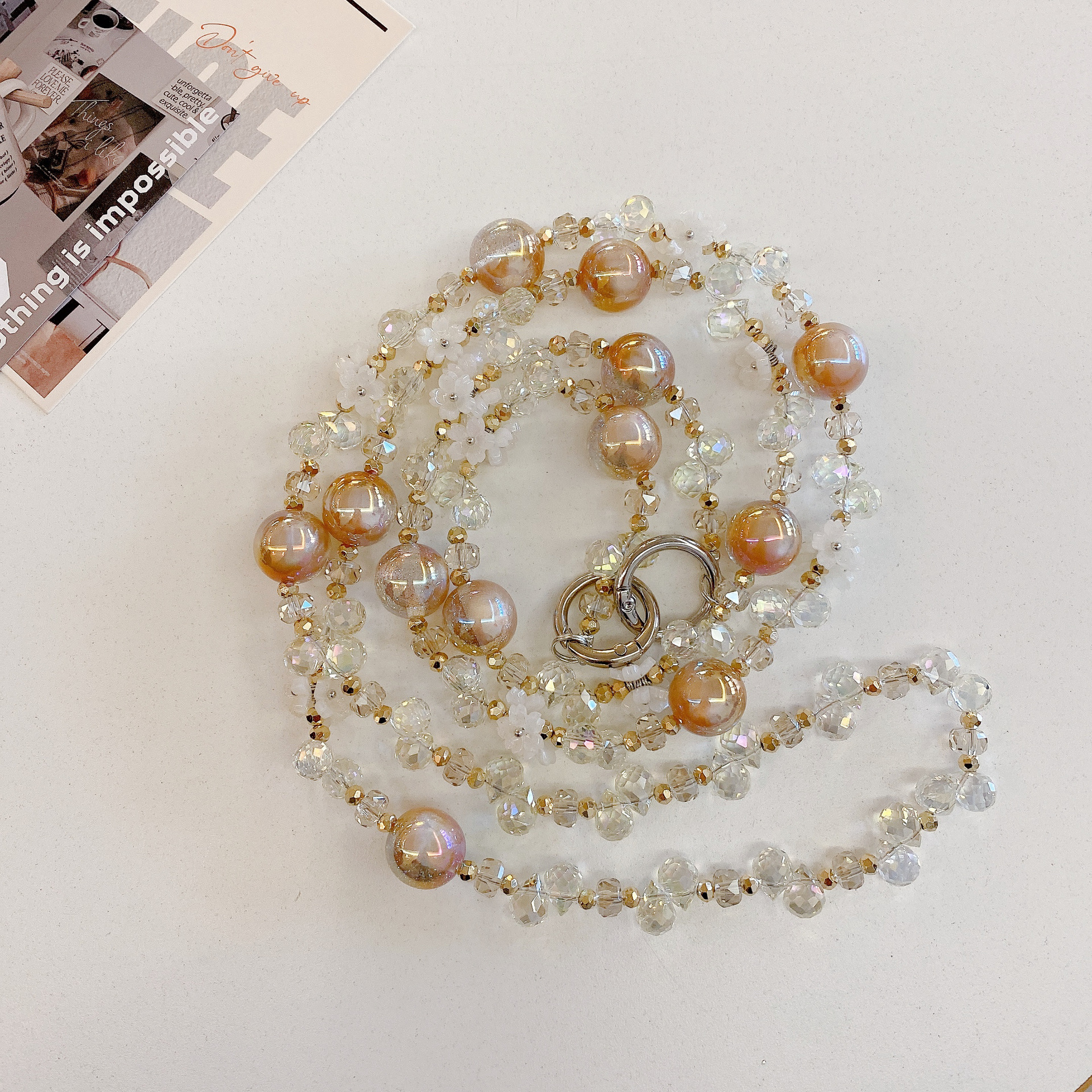 Boutique hecho a mano de alta gama teléfono móvil cadena colgante mujer ins Heidi cuentas cadena larga moda teléfono móvil cordón de mensajero largo