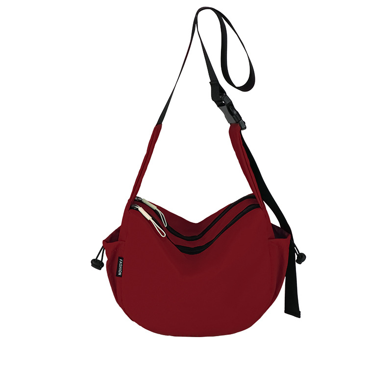 Bolso de lona popular de este año 2025 verano nuevo bolso femenino bolso de hombro de nailon impermeable bolso de mensajero deportivo de ocio