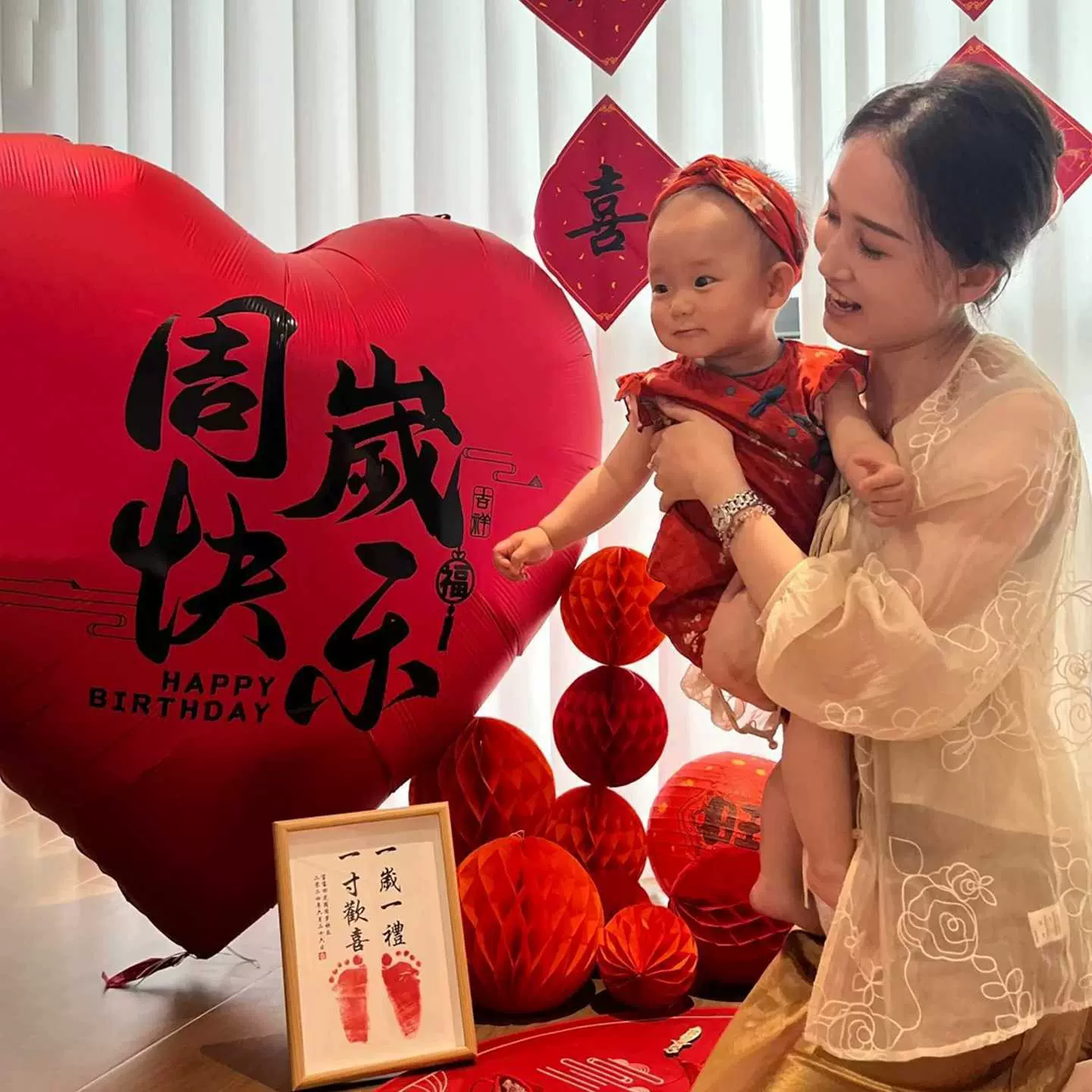 宝宝一周岁生日超大爱心铝膜气球男女孩抓周礼氛围感场景布置装饰
