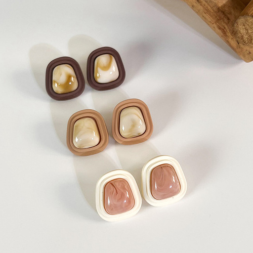 French retro temperament square coffee bean earrings  light luxury fashion autumn and winter milk tea color earrings for women
