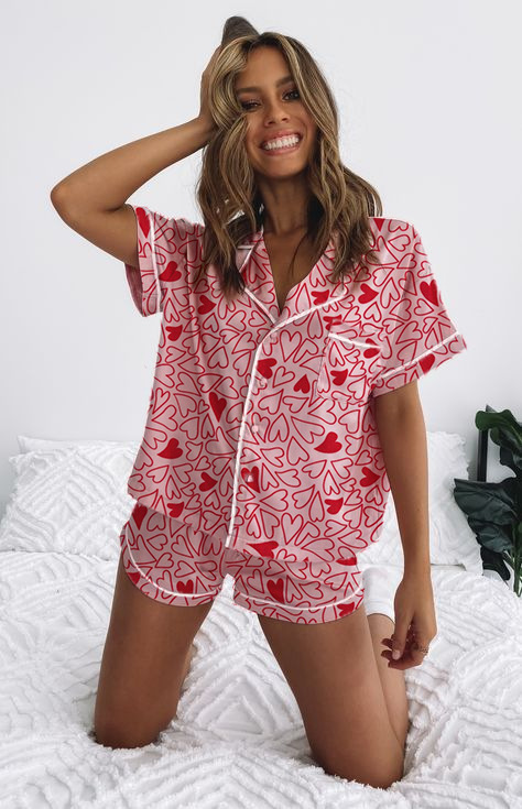 Single Breasted Placket Type Imitated Silk, Polyester Fabric Type Holiday Women's Cartoon Style Heart Shape Imitated Silk Polyester Shorts Sets Pajama Sets
