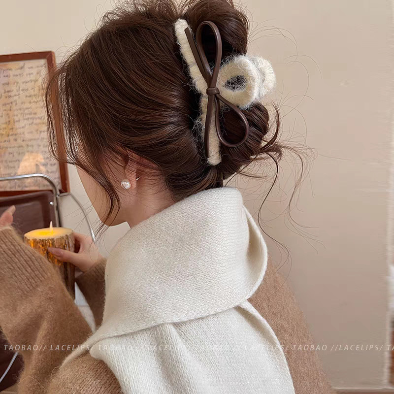 33#Brown bow white wool about 13cm