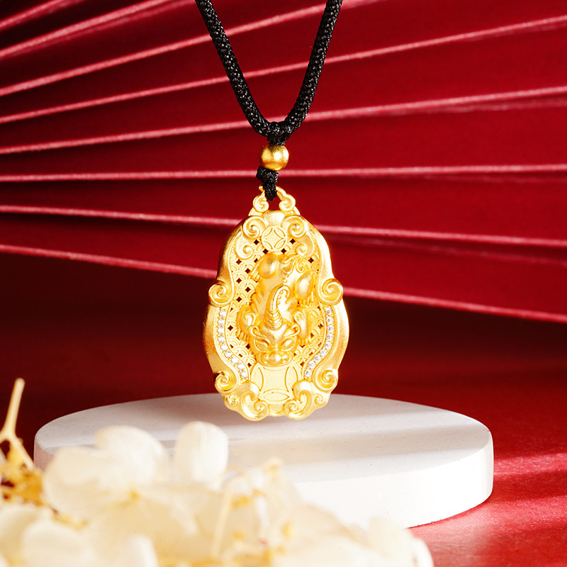 Antiguo collar de oro arena patrimonio Xiangyun Jinbao auspicioso colgante cuerda cadena ajuste no se desvanece durante mucho tiempo fábrica al por mayor