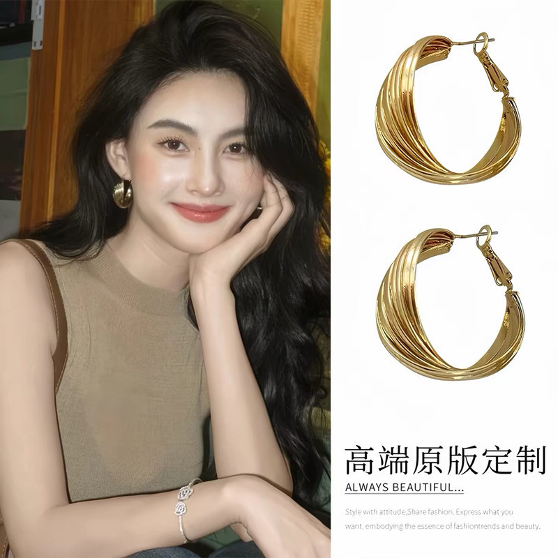Vintage Hong Kong Style Large Gold Hoop Earrings for Women, 2026 New Popular Model, High-End Luxury Exaggerated Earrings