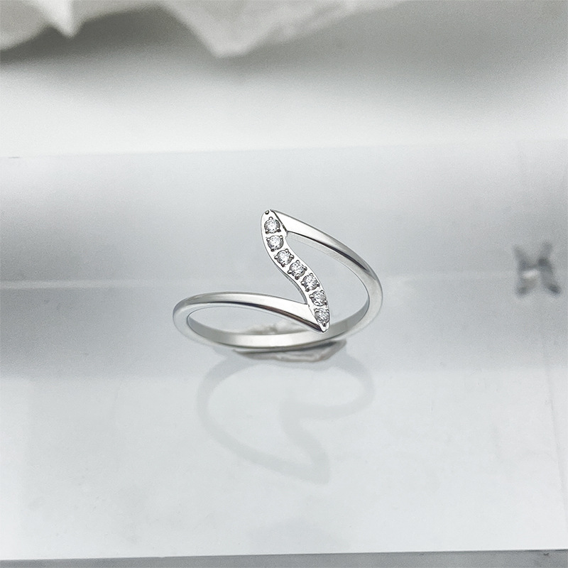Sparkling Designer Ring For Women, Elegant & Comfortable Jewelry_voghion.com