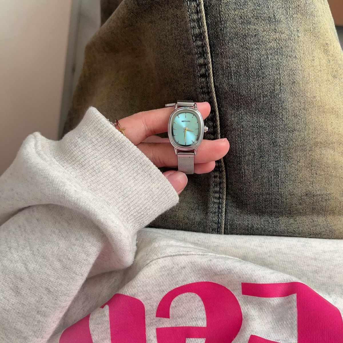 異様な冷淡な風シンプルな楕円銀色の高級感があります。