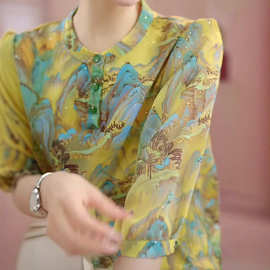 高档气质洋气中年妈妈装撒银金色印花上衣春夏季新款显白中袖小衫