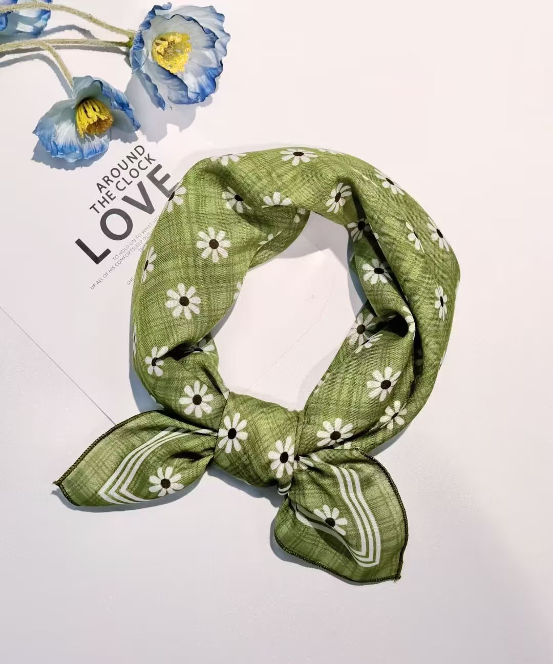 연한 녹색 해바라기 7개