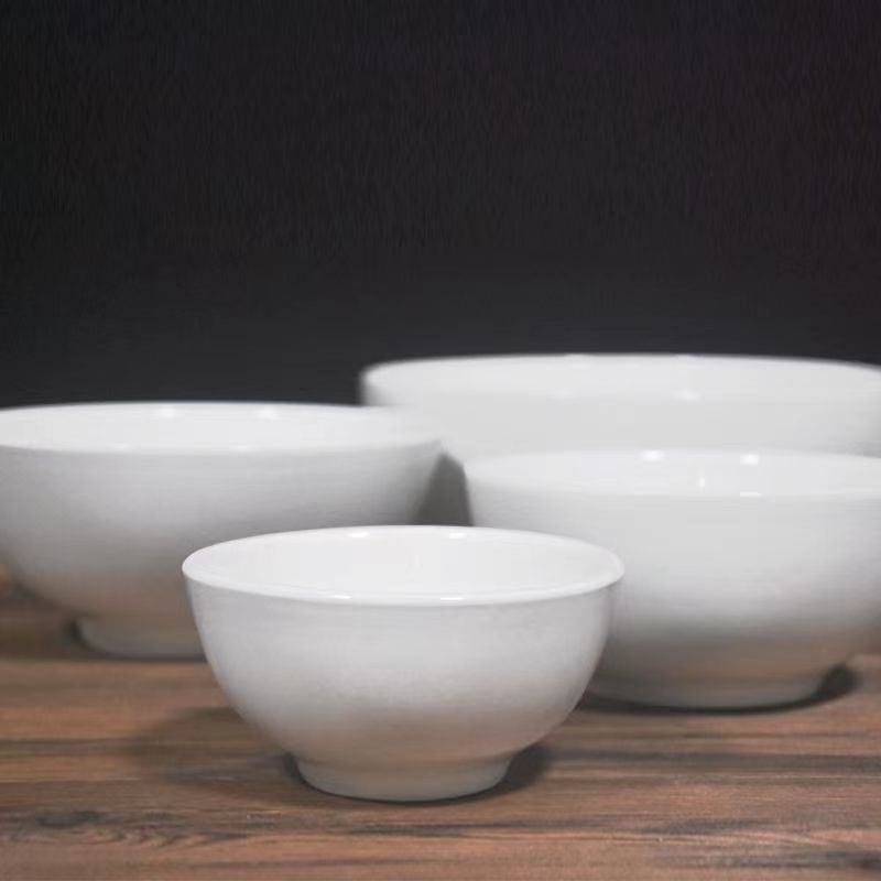 Tazón de cerámica blanca estilo nórdico lujo ligero, diseño japonés – para arroz, sopa y fideos, alta estética.