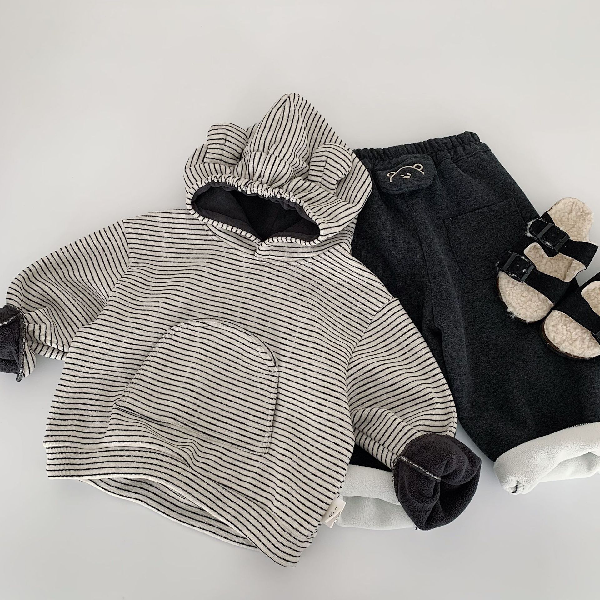 麦宝儿童连帽卫衣2025冬装新款男女童加绒条纹套头衫小童冬装上衣