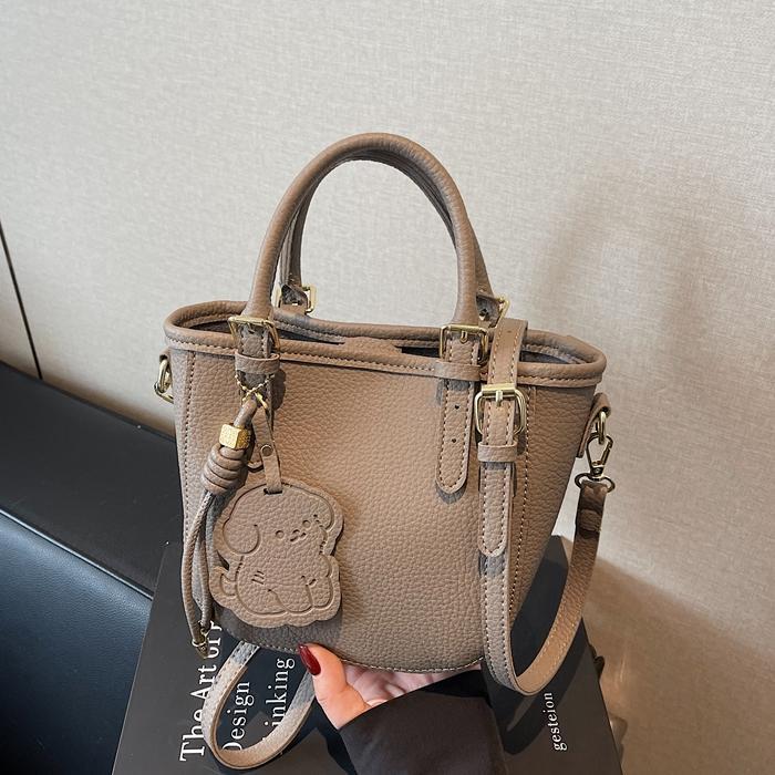 Bolsa de cubo portátil de comercio exterior 2025 nuevo bolso de mochila de textura universal nicho de diseño de red de popularidad explosiva bolso de hombro