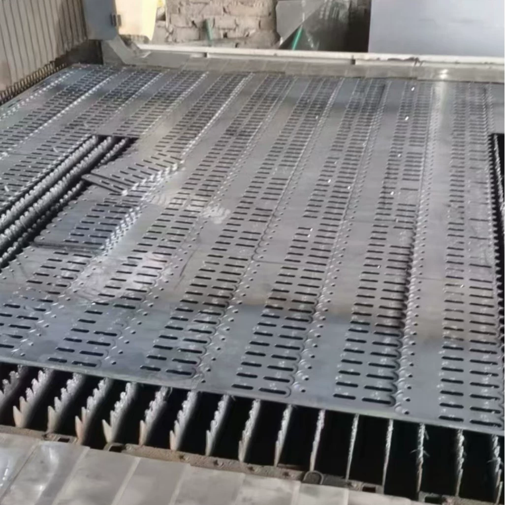 Производитель обрабатывает сварные детали, обработку стеллажей для сварных деталей, сварку структурных деталей в сборе.