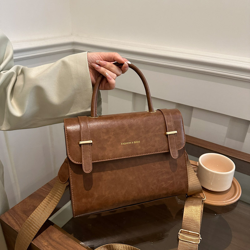 Bolso retro con textura de viajero 2024 invierno nuevo estilo salvaje temperamento ins bandolera de nicho bolso cuadrado pequeño mujer