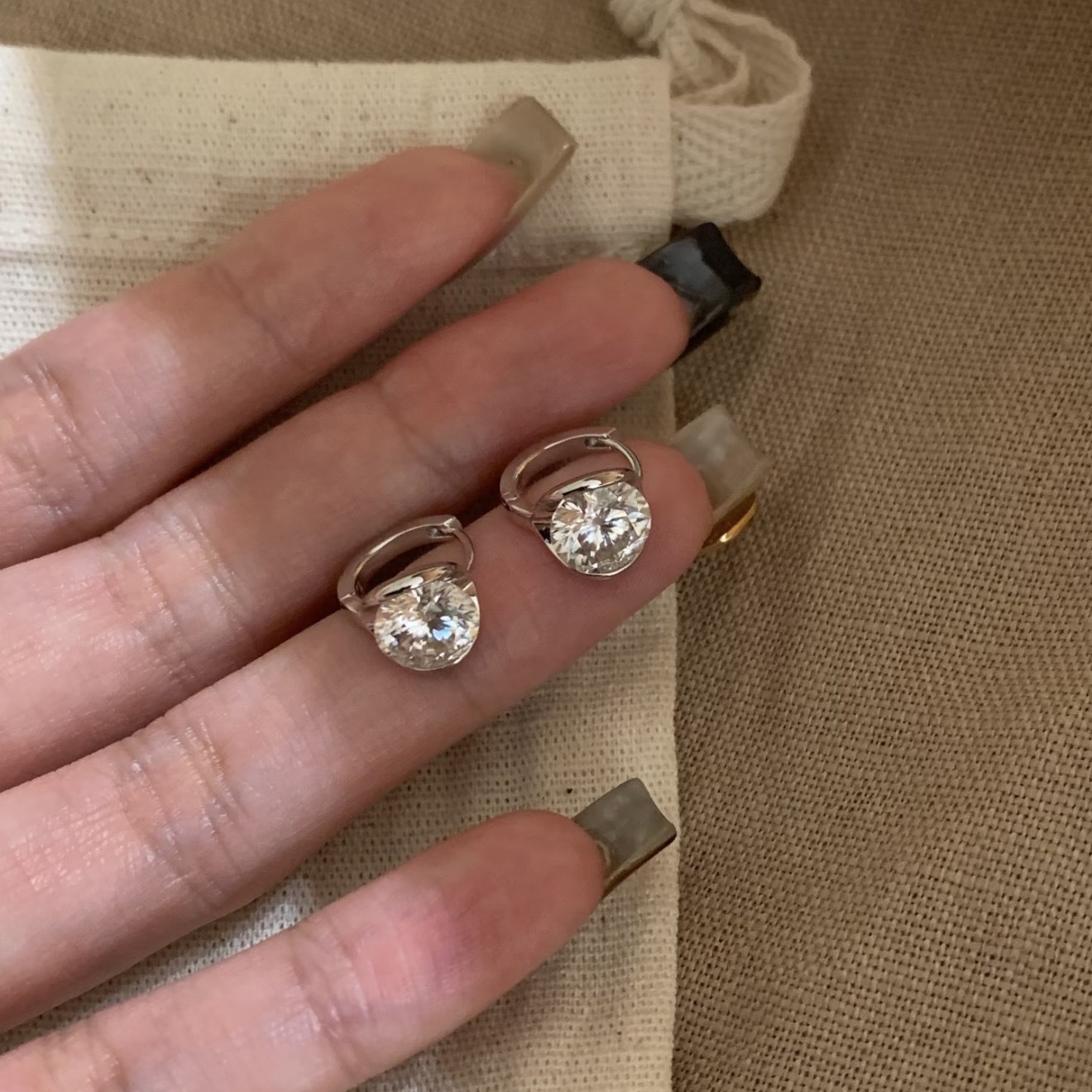 New Style Sparkling Zircon Earrings for Women, Accessible Luxury, High-End, Simple, Exquisite, Versatile, Cool Style Autumn and Winter Earrings