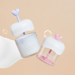 Heart-shaped transparent foaming bubble maker, quickly produces dense, moisturizing, and delicate foam, perfect for the bathroom, a must-have for lively and youthful girls.