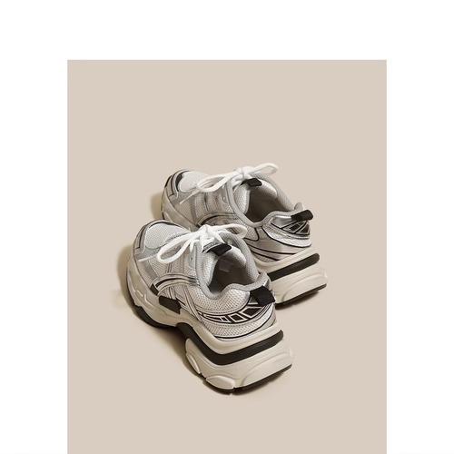 If you want a versatile, color-blocked, distressed, thick-soled dad sneaker for women in 2024, this new spring and autumn model features a mesh surface for breathability and a casual, sporty design.