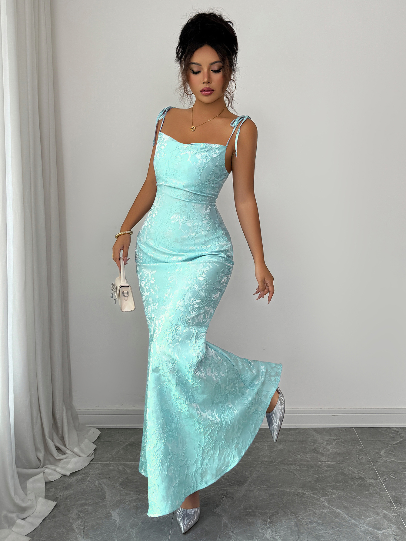 Elegant Bodycon Dress – Sleeveless Wrap Dress For Women (Chic & Versatile) – Stretchy Fabric & Flattering Fit_ecoleips.com