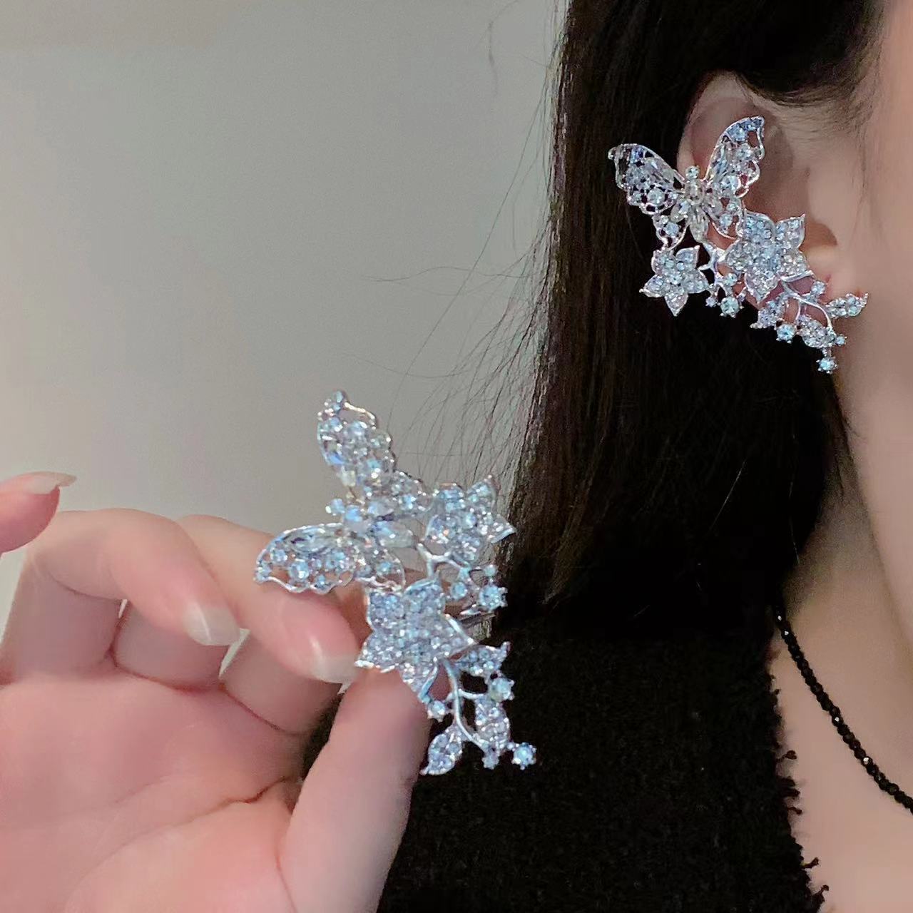 韓式超仙閃耀水鑽蝴蝶花朵無耳洞耳骨夾森系田園風輕奢時尚耳飾女