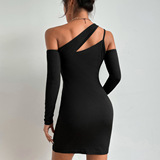 Черное сексуальное платье-комбинация, сумка на одно плечо, приталенное платье, с акцентом на бедрах, с открытой спиной