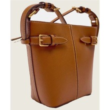 西班牙女包ZR家2024新款高级感百搭复古搭扣饰单肩斜挎水桶包跨境