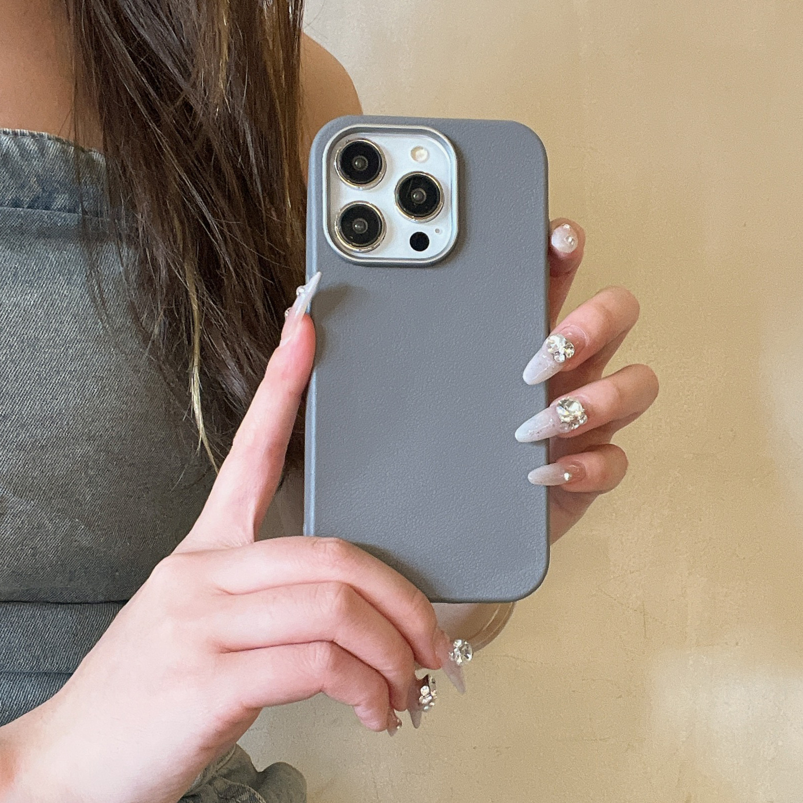 Minimalistisch telefoonhoesje met ledertextuur voor iphone 17 pro_voghion.com