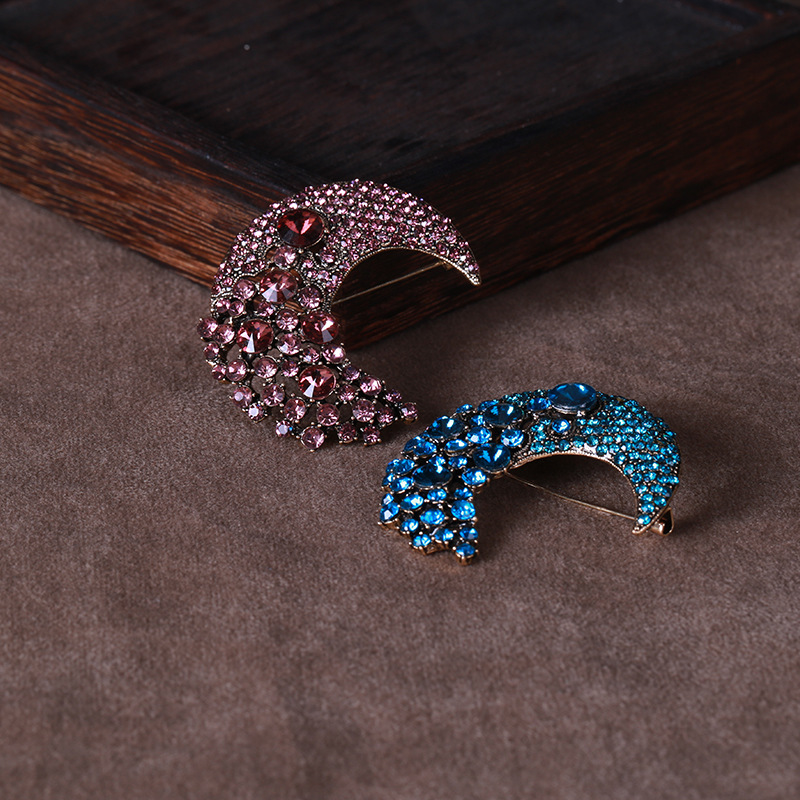 Alloy Material Retro Pin Moon Alloy Inlay Rhinestones Women's Brooches
