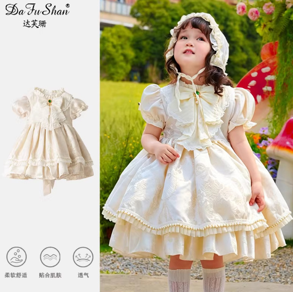 Apricot dress, Lolita style