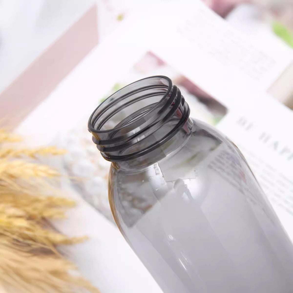 Fabricantes de comercio exterior 650ml tazas espaciales de plástico tritan portátiles al aire libre tazas de agua deportivas simples