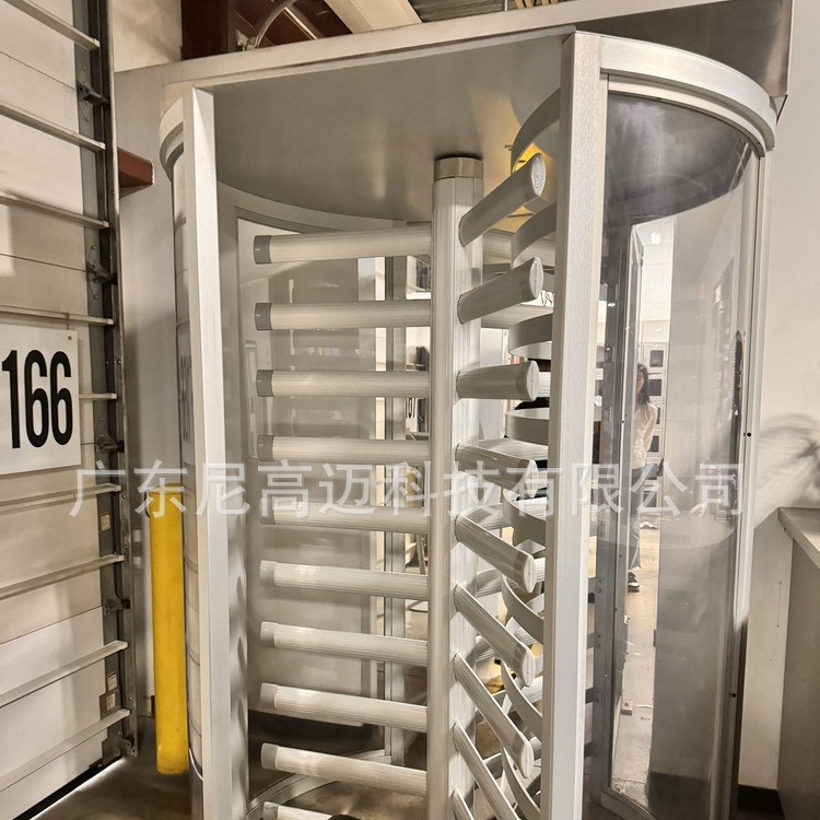 出口全高旋转栅门,不锈钢烤漆电控半自动单通道双向转闸,防尾随门