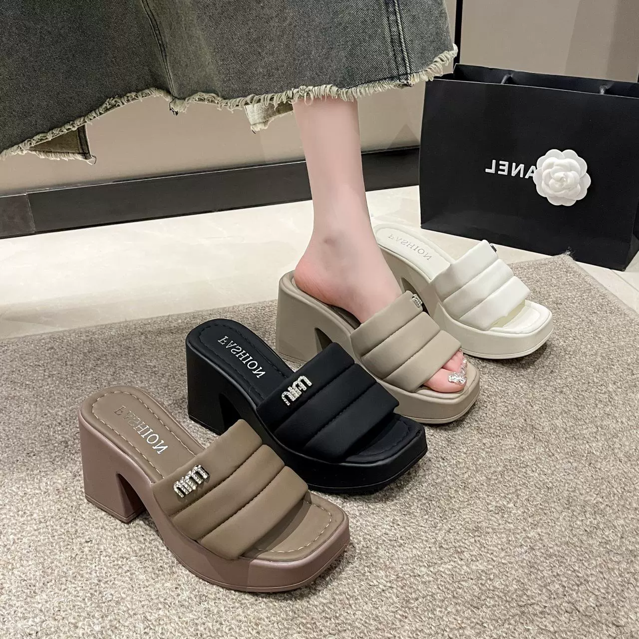 Холодные тапочки на толстой подошве носят женские летние 2024 новые туфли на высоком каблуке минималистские туфли повседневные толстые тапки