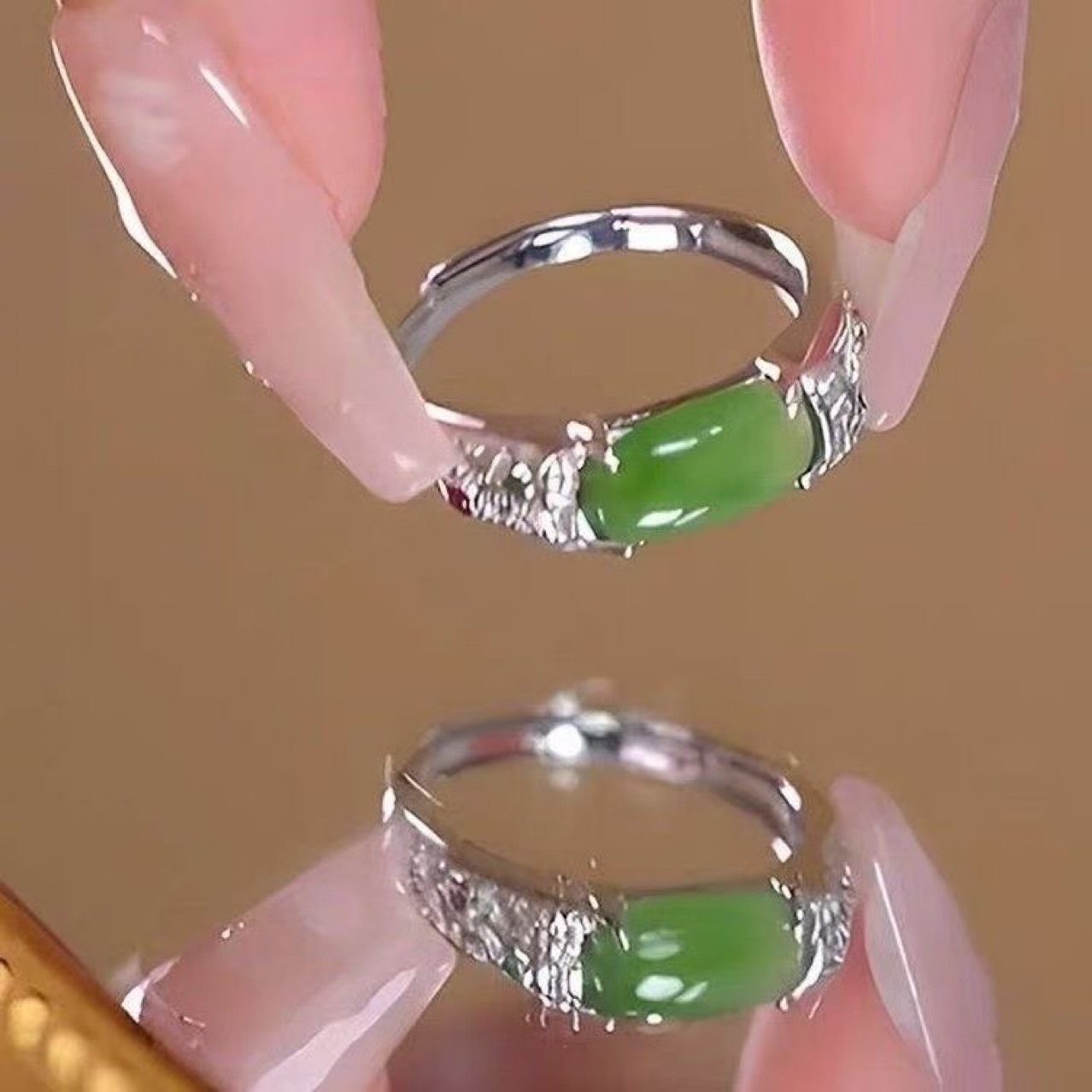 New Imitation Jade Saddle Ring for Women, Accessible Luxury, High-End, Palace Style, Niche Design, Retro Silver Open Ring