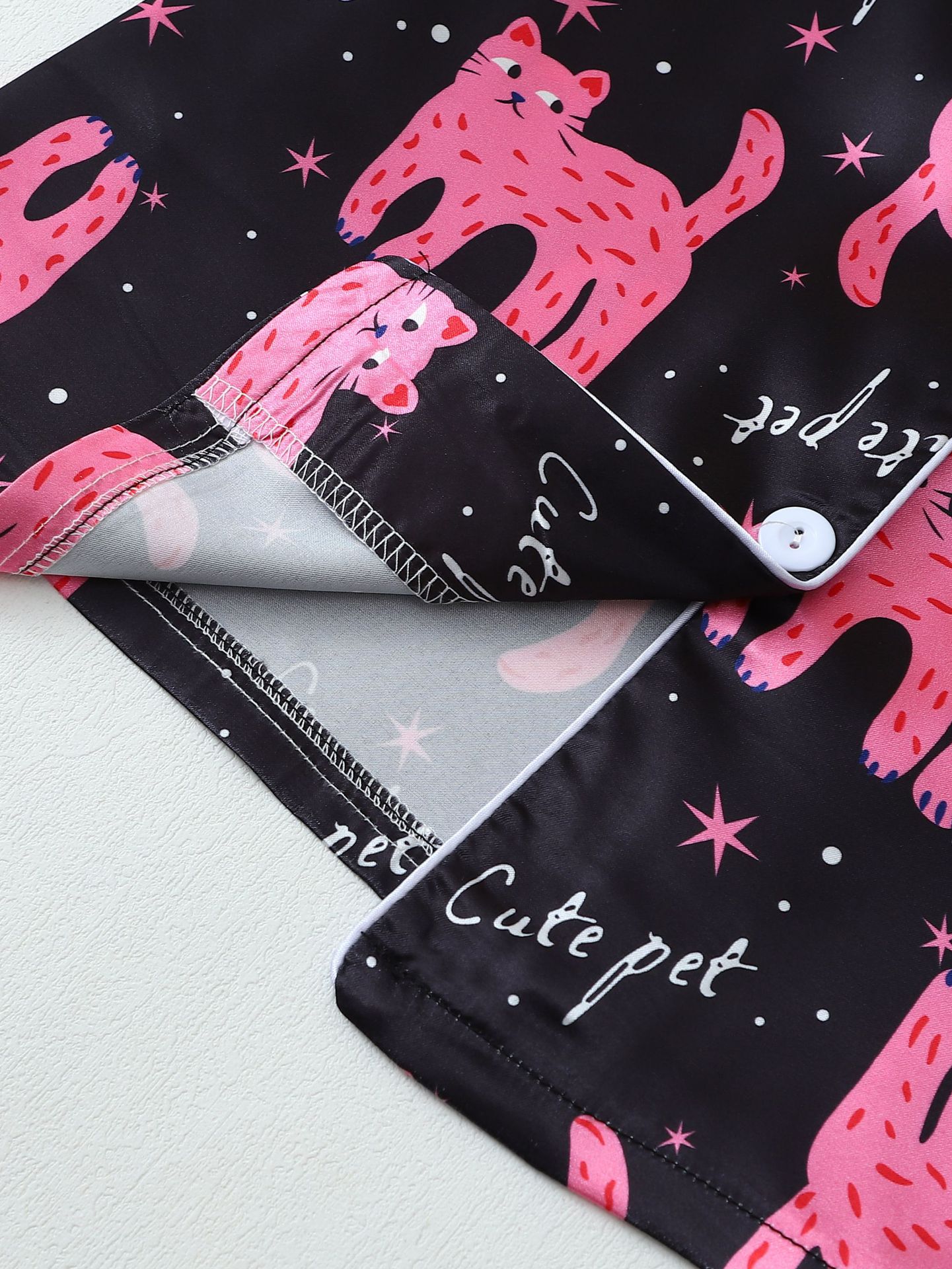 Dam pyjamas set satin svart kattryck kortärmad knapp_voghion.com