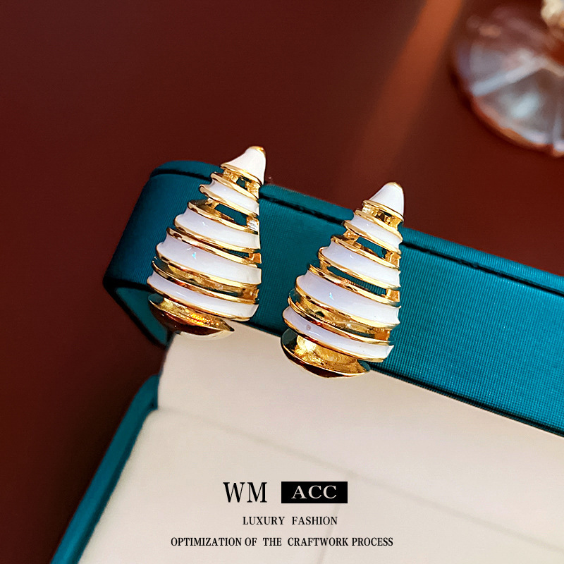 Pendientes de perlas de aceite con goteo de aguja de plata Pendientes de todo fósforo de moda, lujo ligero, joyería retro de alta gama al por mayor, fabricante de Yiwu