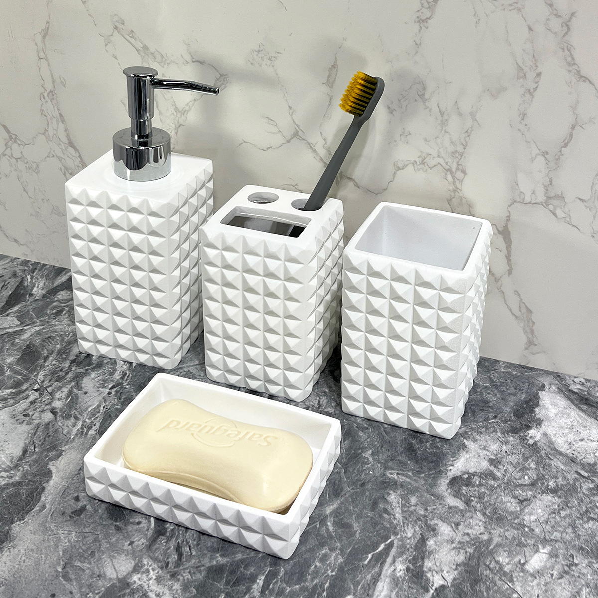 Productos de baño de resina moderna blanca pura cuatro piezas de baño modelo de baño decoración hotel baño conjunto de baño